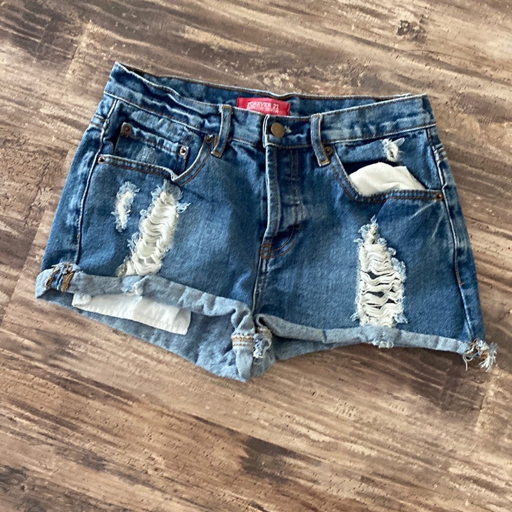 Forever 21 jean shorts! 🐝